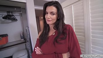 Latina stepmom Becky Bandini takes na big fat cock