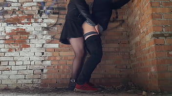 A student in pantyhose stretched the guy's ass on an abandoned